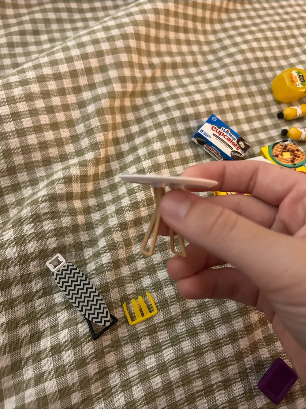 mini verse make it mini brands home: table, container, money, ironing board